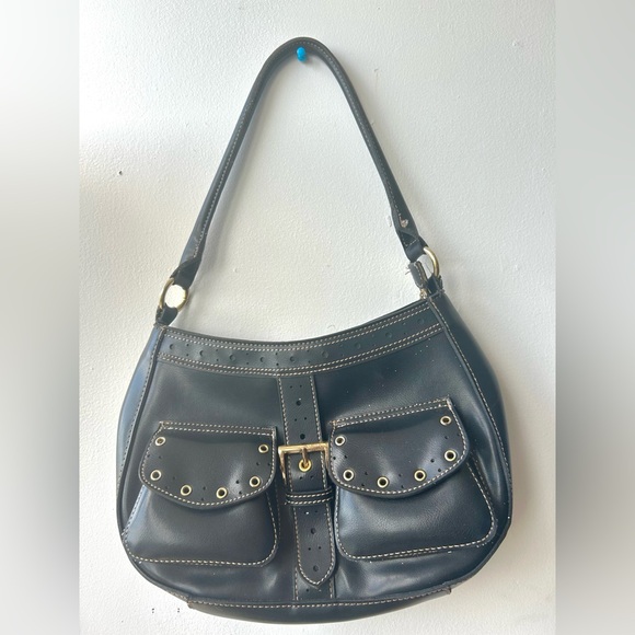 Chic Black Shoulder Bag with Gold Accents - Picture 1 of 3
